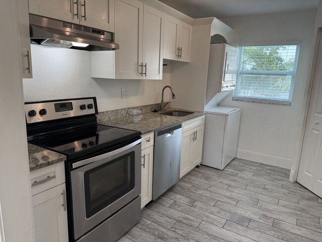 Photo - 4908 West Ingraham Street Apartment