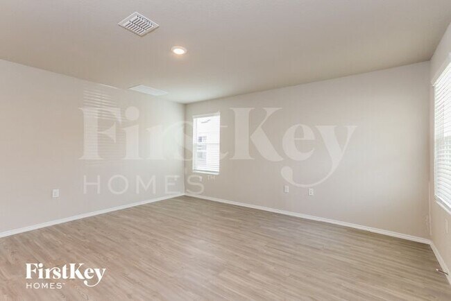 Foto del edificio - 4546 Meadowland Pl