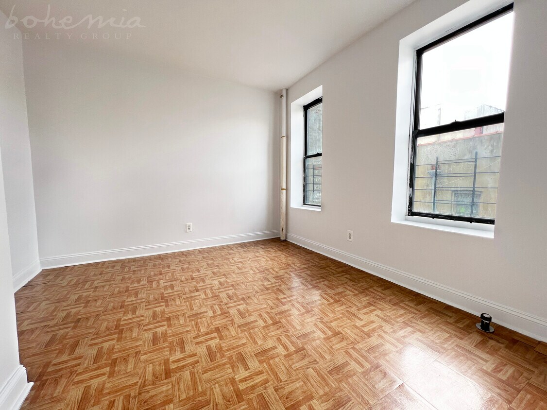 Building Photo - 2224 Amsterdam Ave