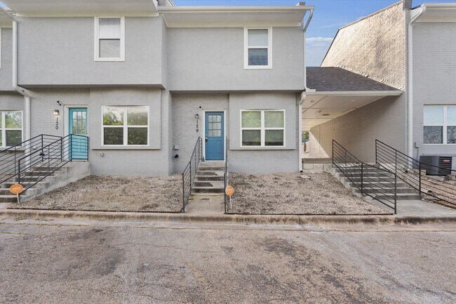 Foto del edificio - 6211 Manor Rd