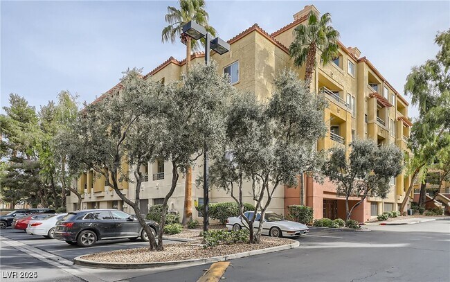 Building Photo - 270 E Flamingo Rd