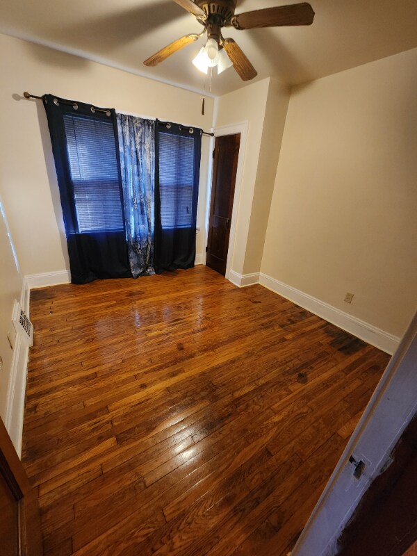 Foto del edificio - 9913 Greenview Ave