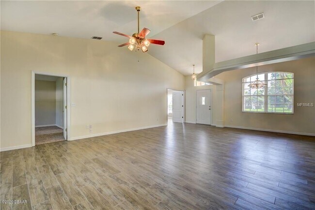 Building Photo - 5980 Sawgrass Point Dr