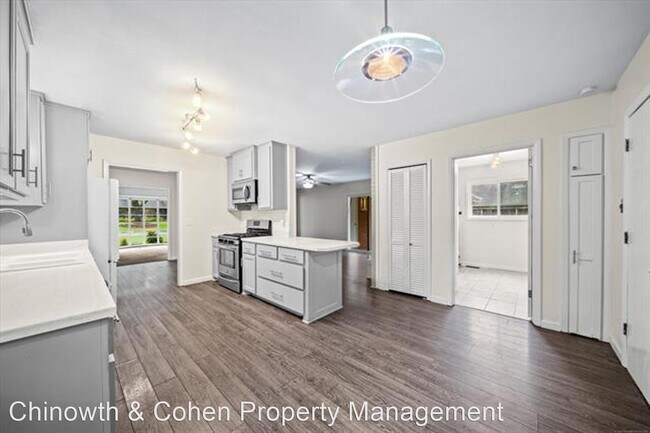 Building Photo - 3 br, 2 bath House - 5326 S.  Irvington Ave