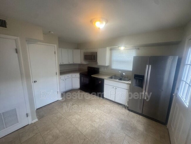 Building Photo - 1587 Garwood Dr