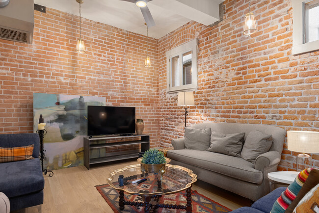 Foto del edificio - 343 S Scott Ave