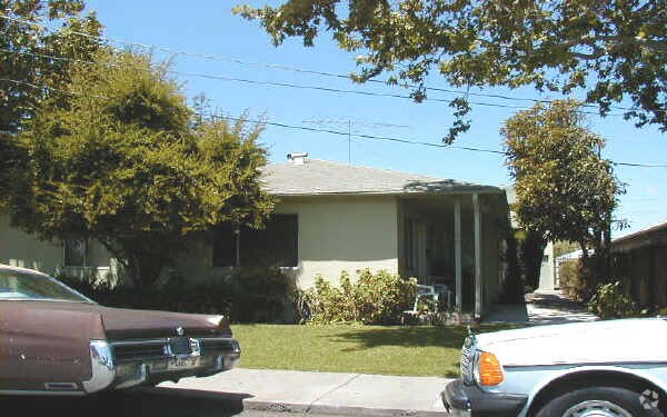 Foto del edificio - 1143 Willow Rd