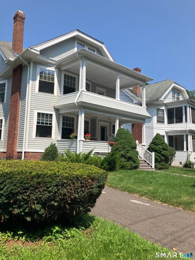Building Photo - 356 Yale Ave