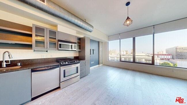 Foto del edificio - 1111 S Grand Ave