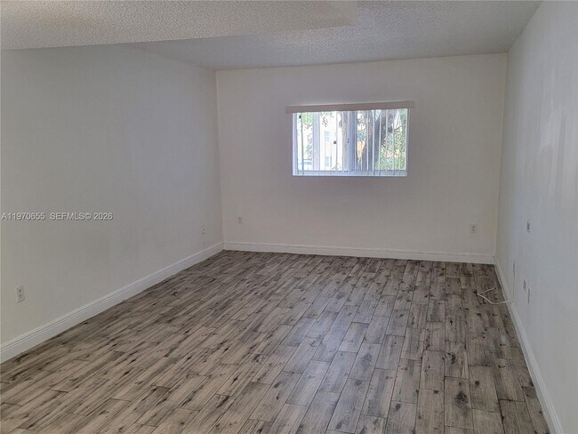 Foto del edificio - 8250 SW 149th Ct