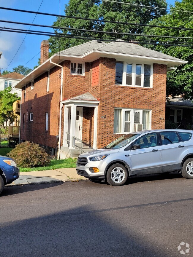 Building Photo - 970 Lilac St