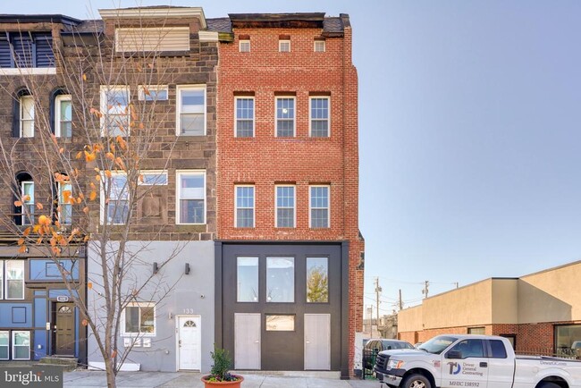 Building Photo - 131 E North Ave