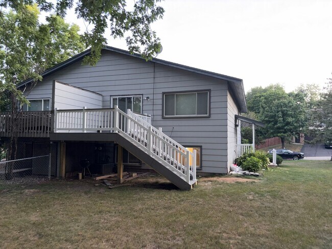Foto del edificio - 8275 Cypress Ln