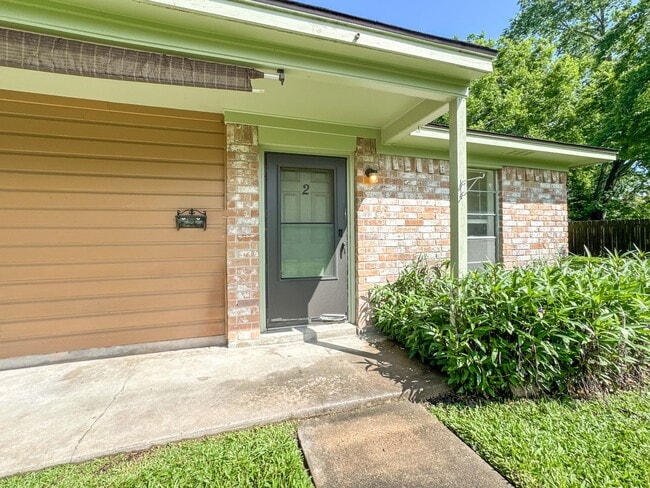 Building Photo - 4537 Dakota St