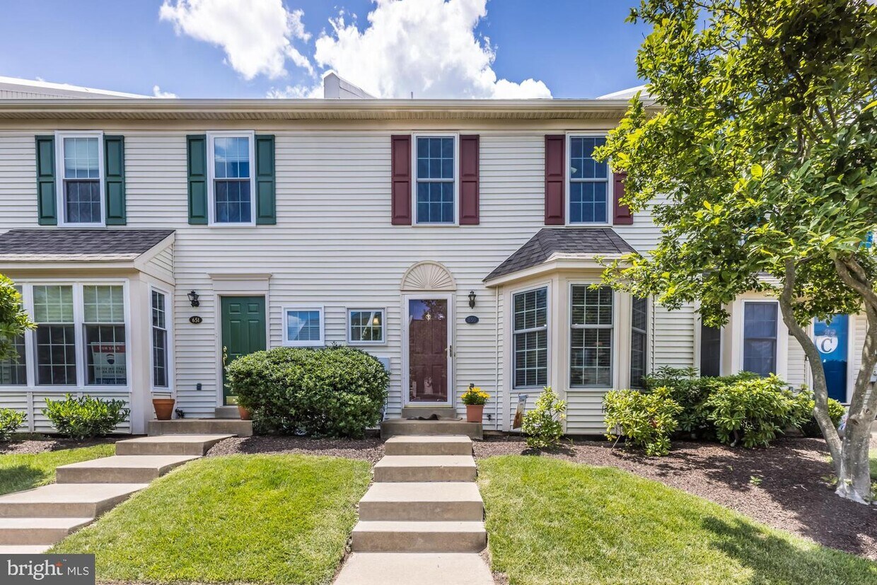 Primary Photo - 650 Metro Ct