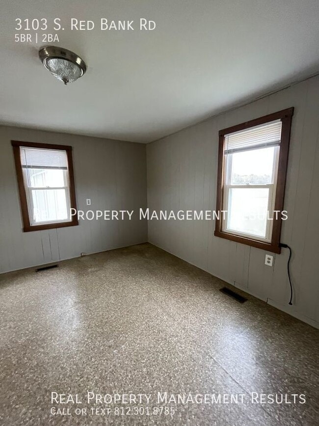 Building Photo - 5 bedroom/2 bath Farm house West side!