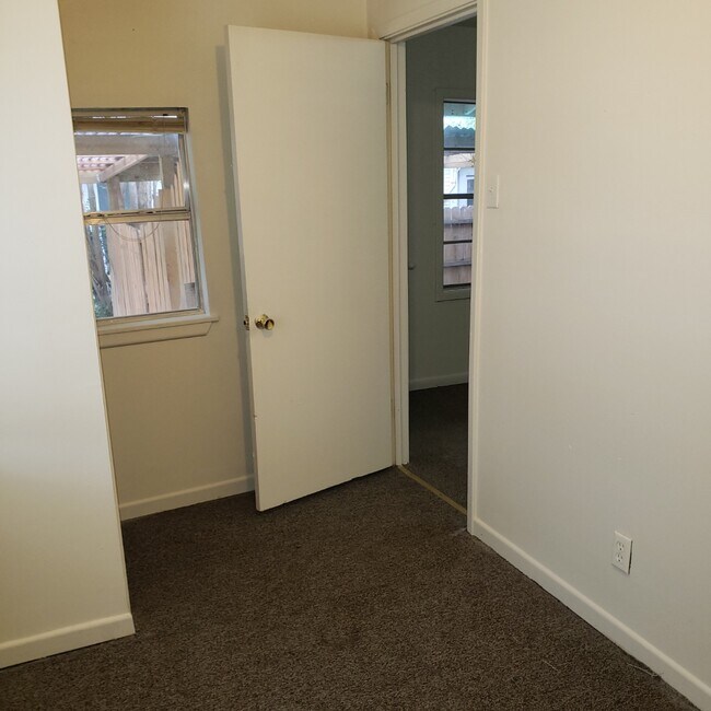 Building Photo - 309 Fowzer St