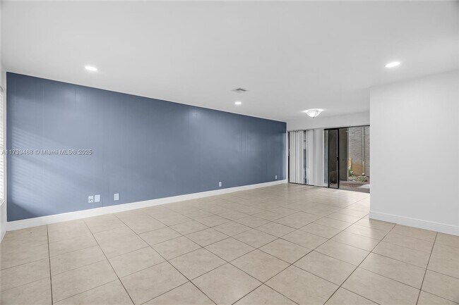 Foto del edificio - 2530 Coral Springs Dr