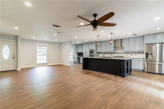 Foto del edificio - 11911 Brookwood Rd