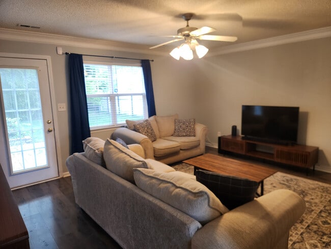 Building Photo - Room in House on Meadowcreek Village Dr