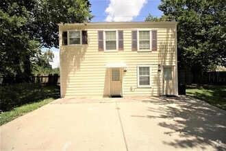 Building Photo - 422 W Burleson St