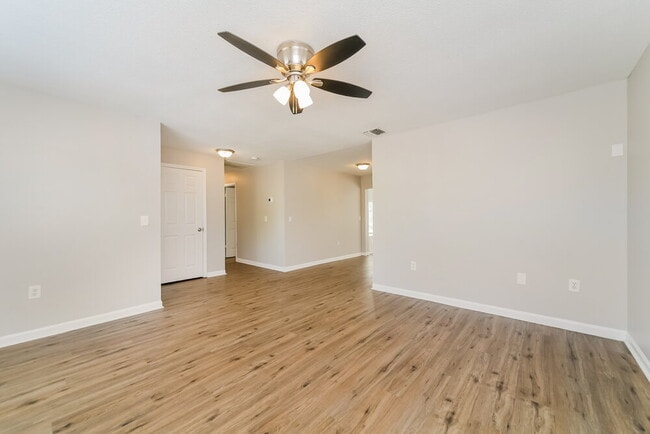 Building Photo - 309 Vaniman Ave