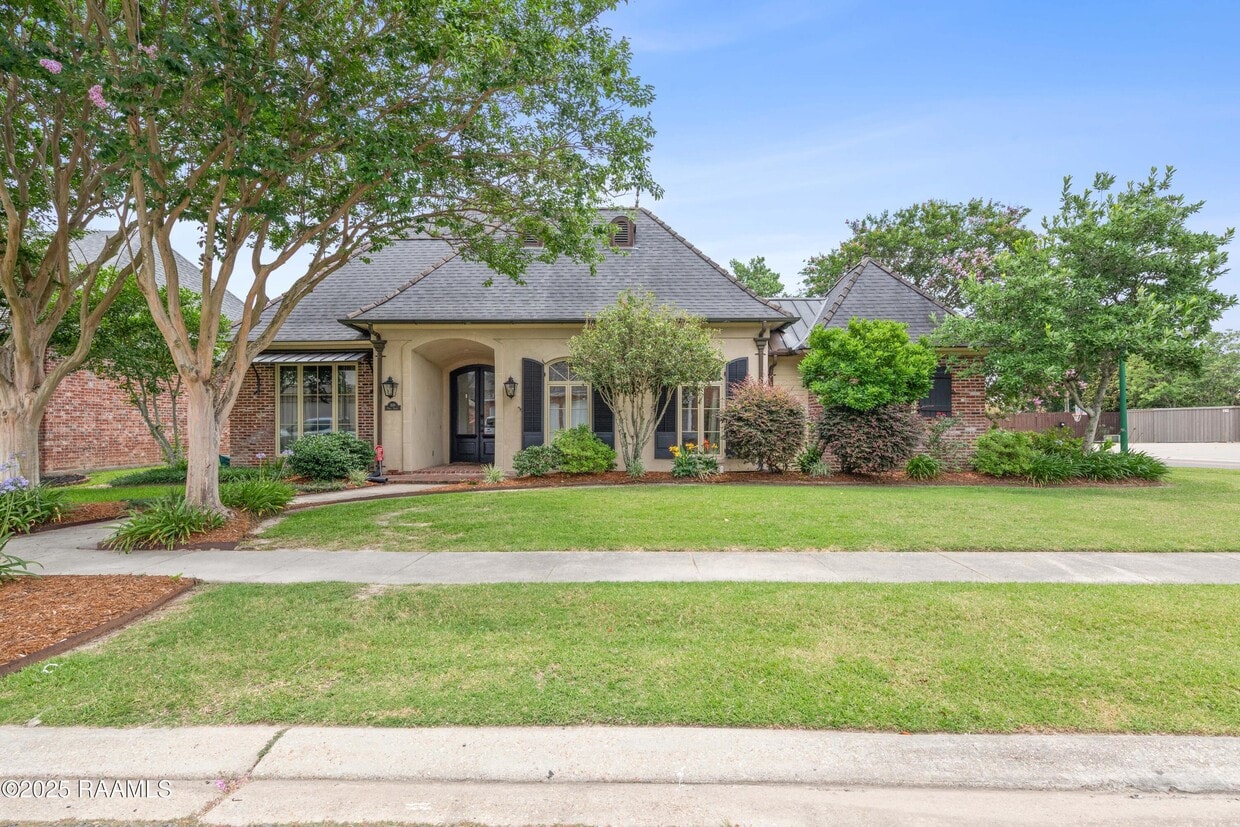 Primary Photo - 100 Emily Cir
