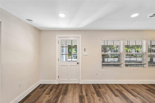Foto del edificio - 1736 Morrill St