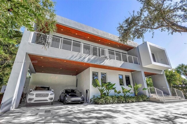 Building Photo - 425 Harbor Dr
