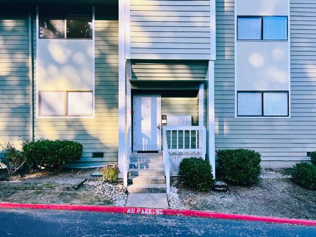 Foto del edificio - REDUCED DON'T MISS OUT!! Fantastic 1 Bedro...