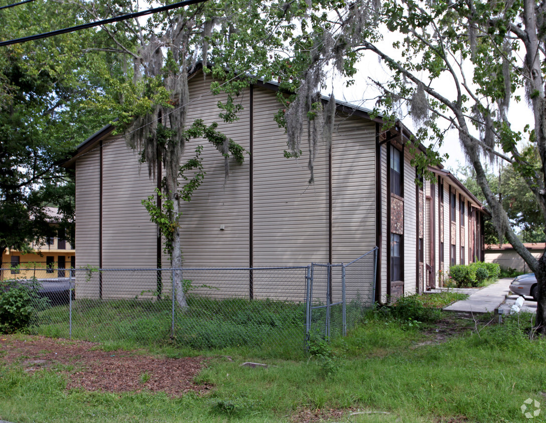 Building Photo - Pembroke Apartments