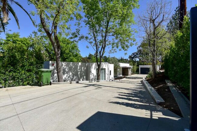 Building Photo - 11707 El Cerro Ln