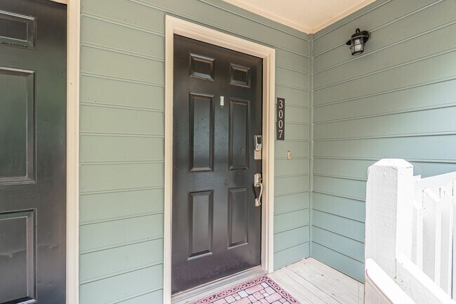 Foto del edificio - Welcome to this charming 2 bedroom, 2 bath...