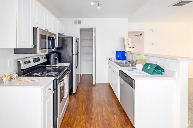 Bungalow privado - 1 dormitorio, 1 baño - 696 pies cuadrados - Cocina - Crown Martin Park