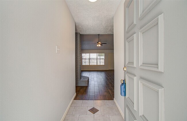 Building Photo - 2702 Fir Crest Ct