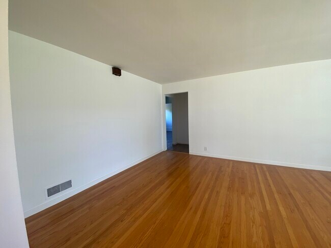 Building Photo - 2101 Trousdale Dr