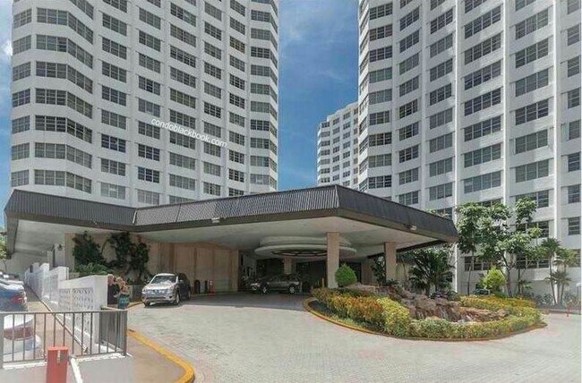 Foto del edificio - 905 Brickell Bay Dr