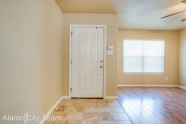 Building Photo - 5 br, 2.5 bath House - 124 Foxglove