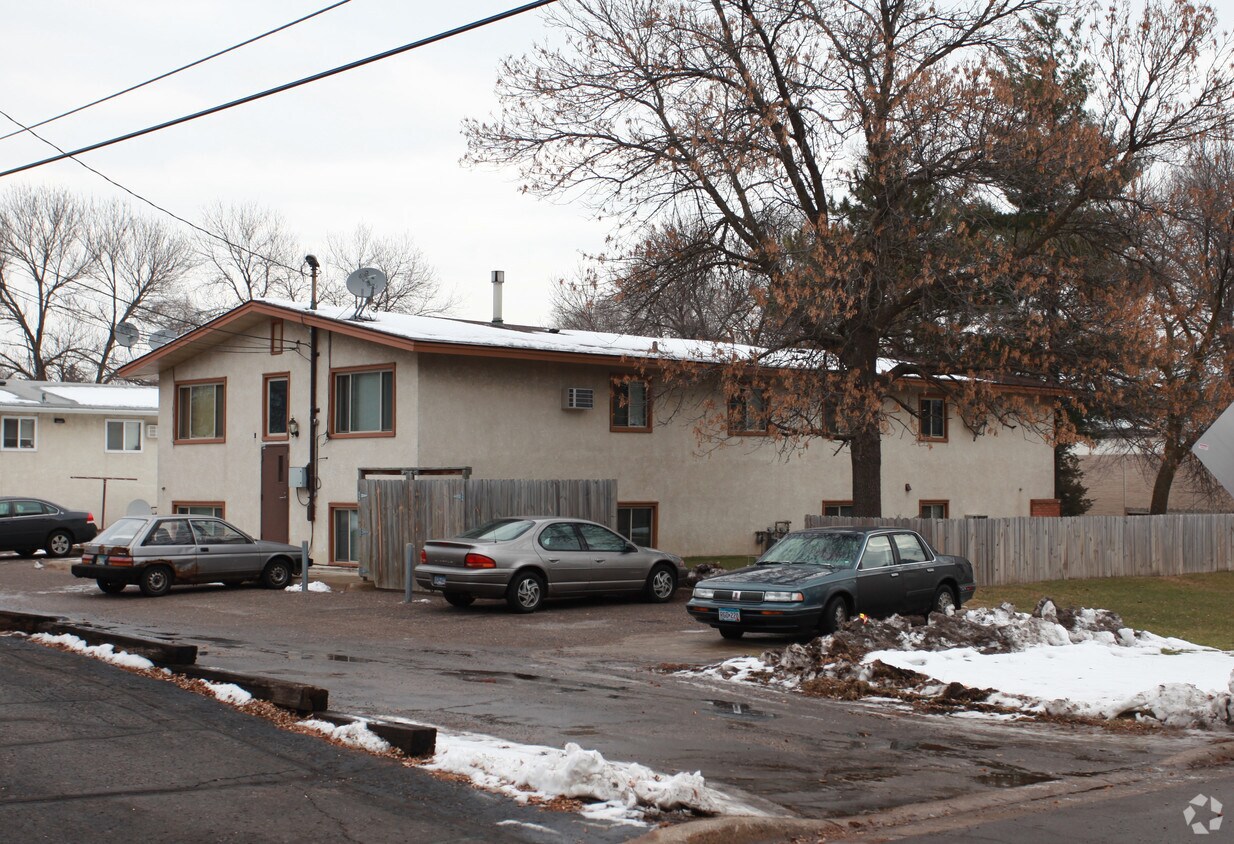 Building Photo - 5900 2 1/2 St NE