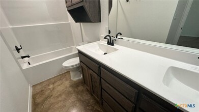 Building Photo - 977 Cline Dr