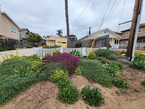 Building Photo - 1729 Newport Ave