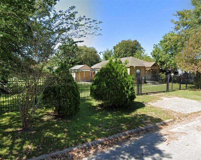 4313 Edison St, Houston, TX 77009 House for Rent in Houston, TX