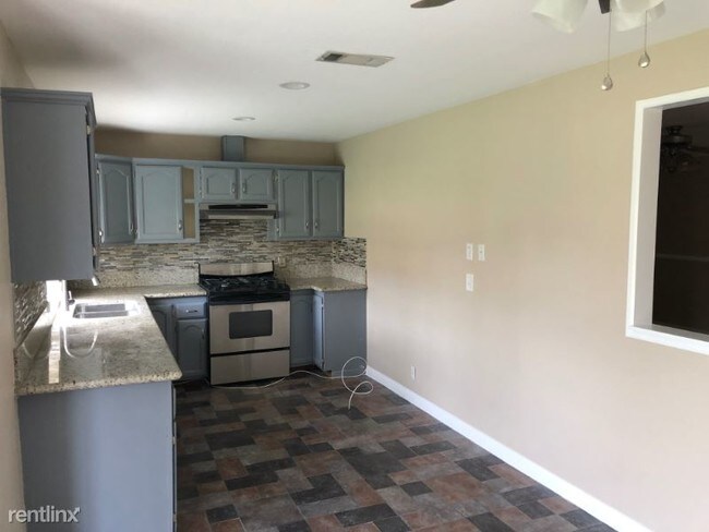 Building Photo - 3 br, 2 bath House - 9346 Meadow St