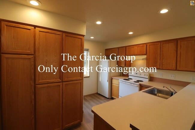 Building Photo - 4861 SW 150th Pl