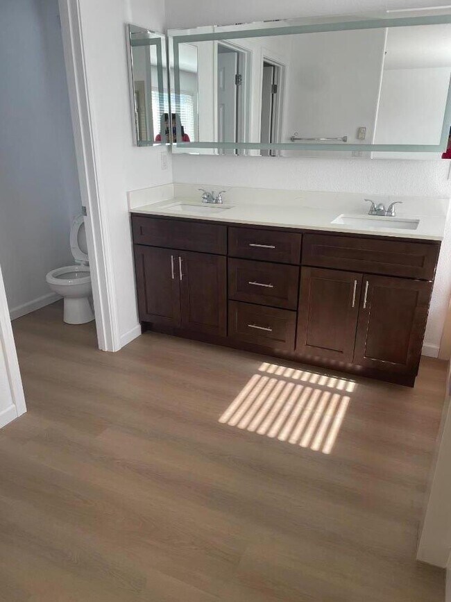 Foto del edificio - 668 Town Square