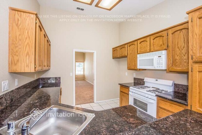 Foto del edificio - 8767 Hollowstone Way