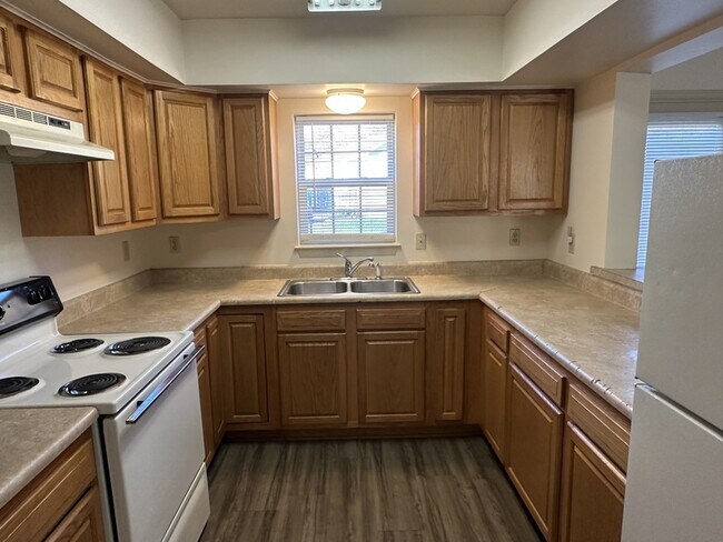 Foto del edificio - 1017 Hot Pt Cmns