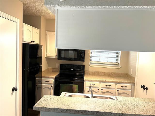 Building Photo - 1459 Meadowood Village Dr