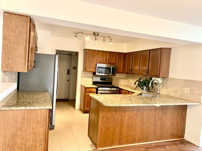 Building Photo - 610 Sturnbridge Ln