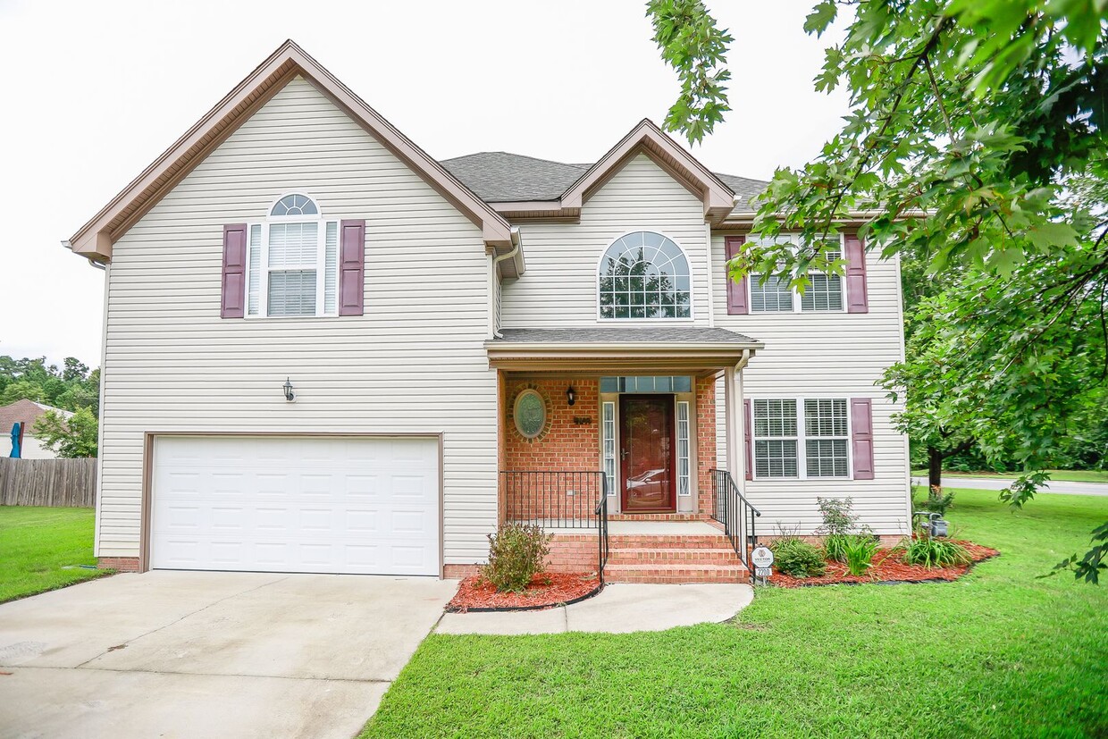 Primary Photo - Gorgeous 4 Bedroom Home For Rent in Chesap...